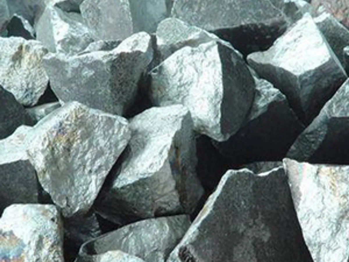 Manganese ore chunks